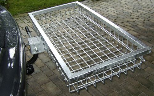 Panier porte-gibier sur attelage de voiture